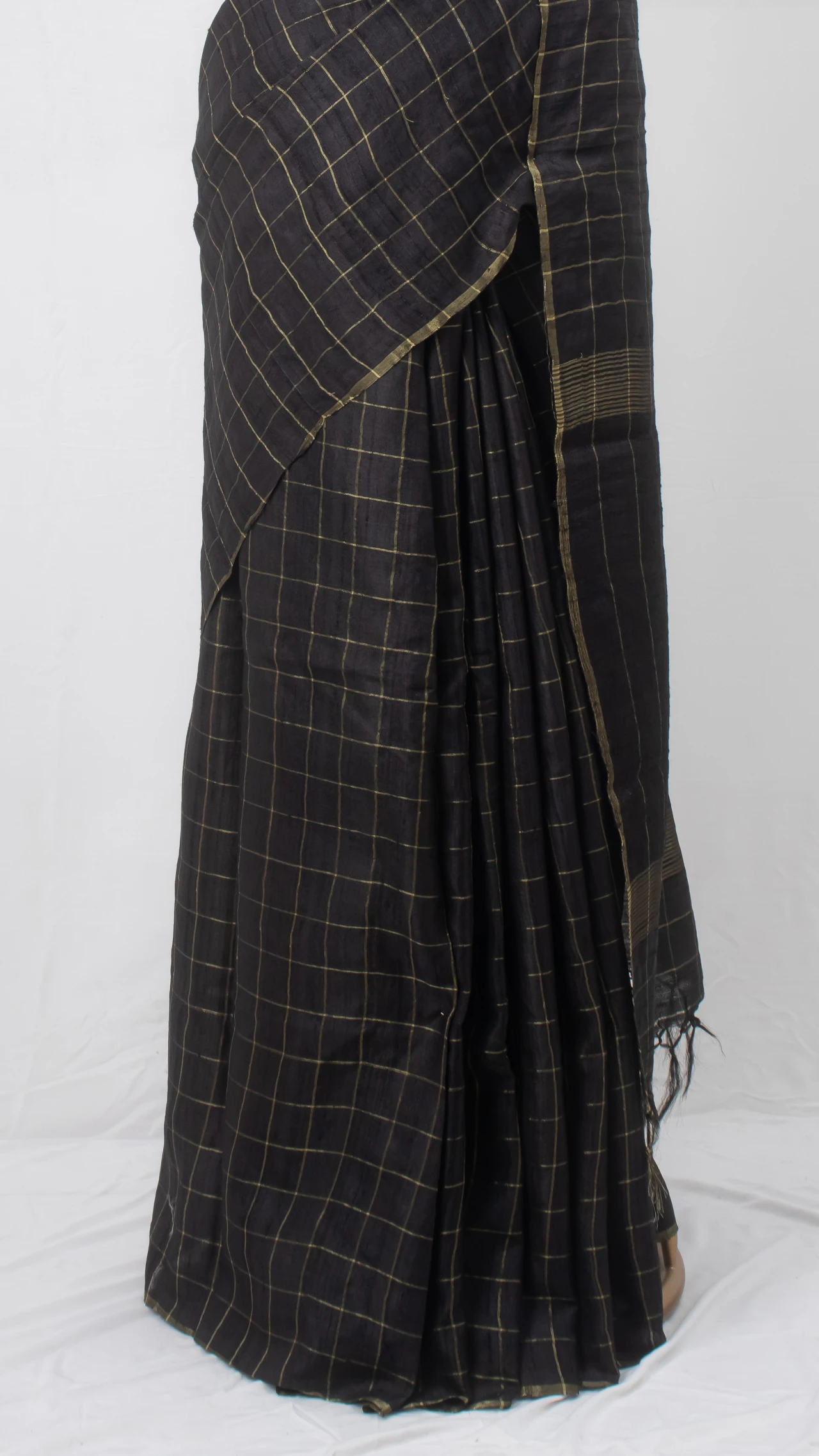 Simple Black Colour Tussar Silk Saree With Checked Zari